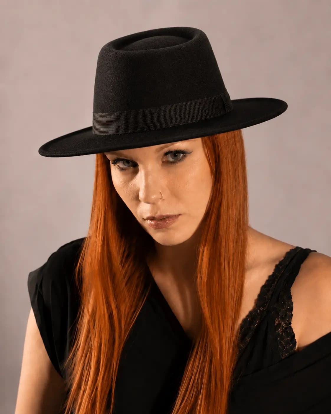 Gângster em modelo feminino