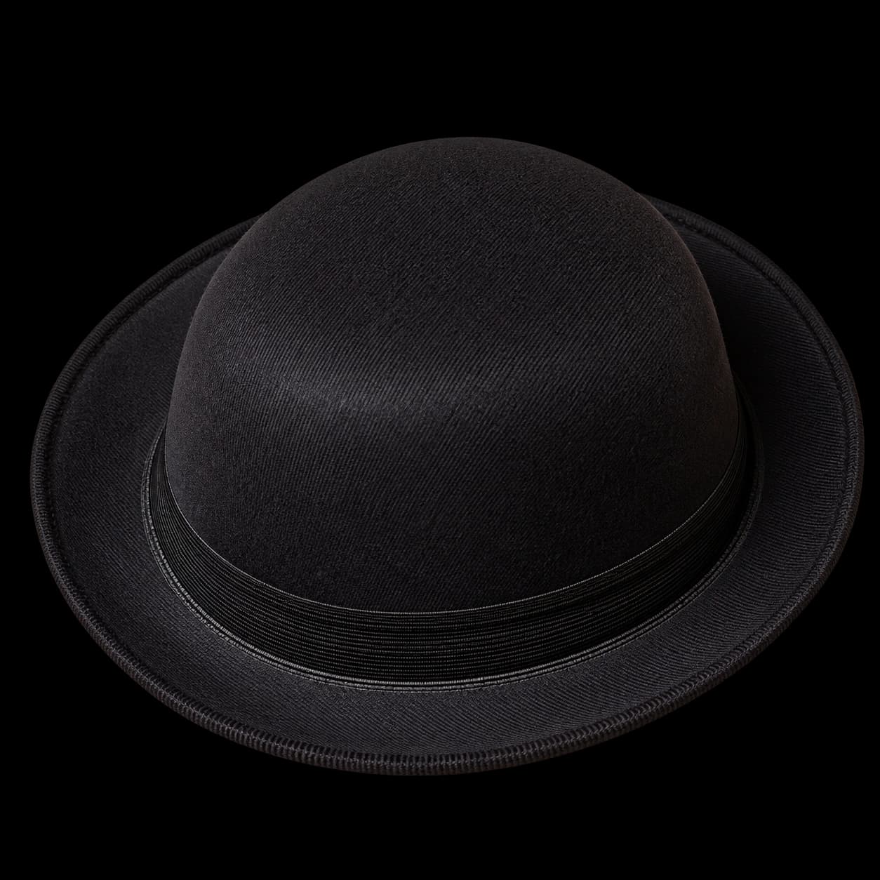Coco Clássico preto em ângulo 3/4